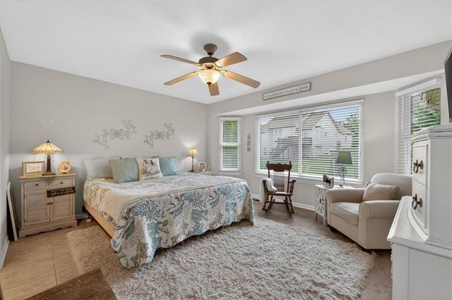 2717 S Woodbury Drive, Independence, MO 64055