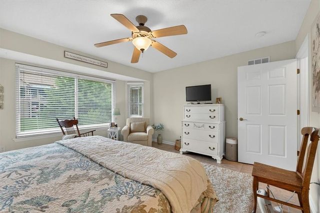 2717 S Woodbury Drive, Independence, MO 64055