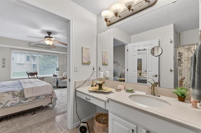 2717 S Woodbury Drive, Independence, MO 64055
