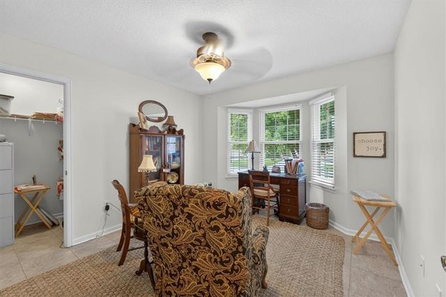 2717 S Woodbury Drive, Independence, MO 64055