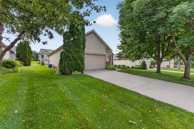 2717 S Woodbury Drive, Independence, MO 64055