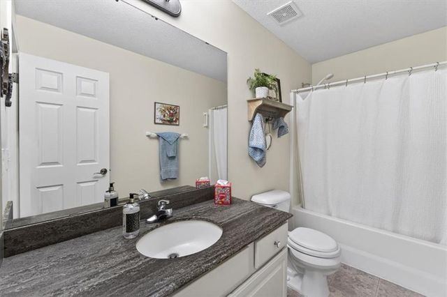 2717 S Woodbury Drive, Independence, MO 64055