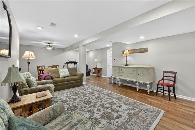 2717 S Woodbury Drive, Independence, MO 64055