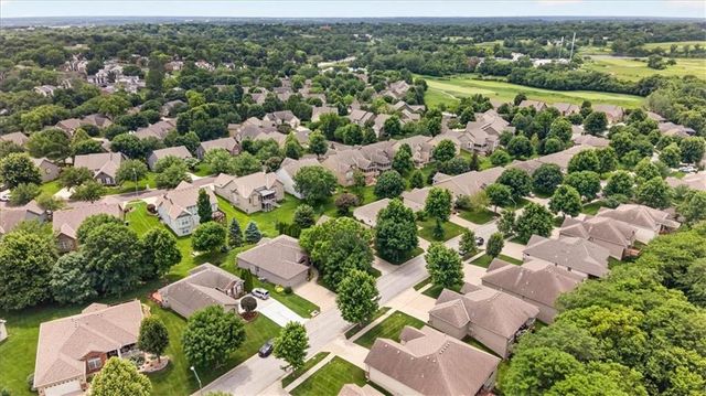 2717 S Woodbury Drive, Independence, MO 64055