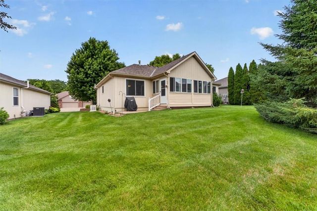 2717 S Woodbury Drive, Independence, MO 64055