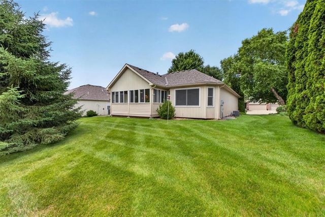 2717 S Woodbury Drive, Independence, MO 64055