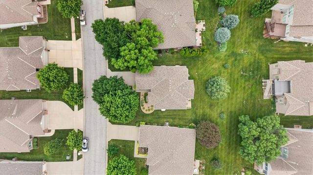 2717 S Woodbury Drive, Independence, MO 64055