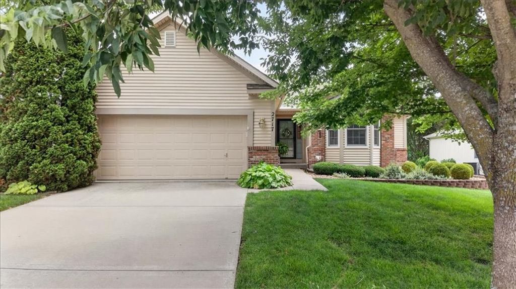2717 S Woodbury Drive, Independence, MO 64055