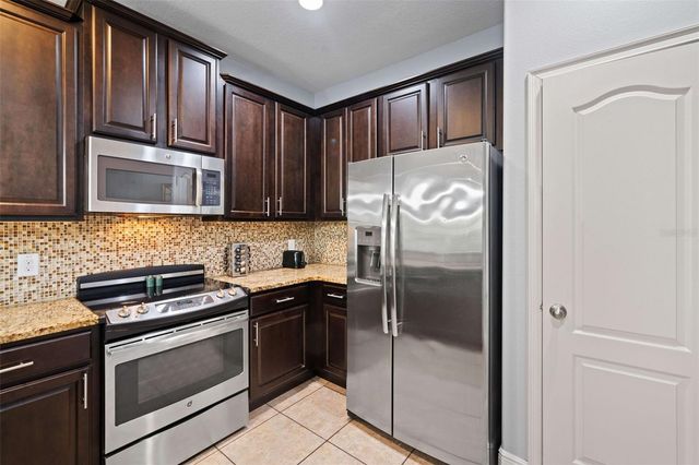 8091 BROOKSVILLE DRIVE, Davenport, FL 33896