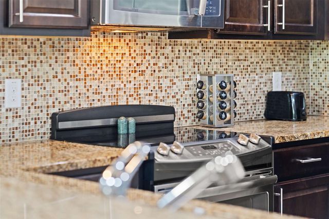 8091 BROOKSVILLE DRIVE, Davenport, FL 33896