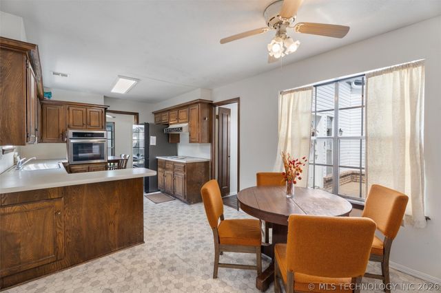 517 Baylor Court, Bartlesville, OK 74006