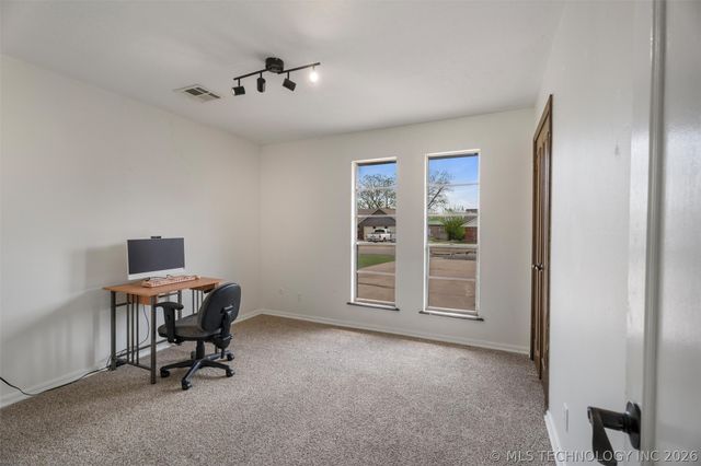 517 Baylor Court, Bartlesville, OK 74006