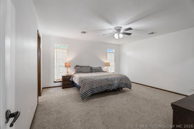 517 Baylor Court, Bartlesville, OK 74006
