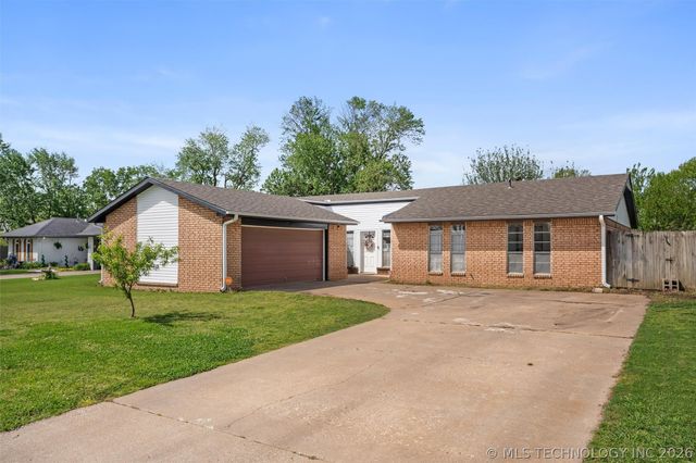 517 Baylor Court, Bartlesville, OK 74006