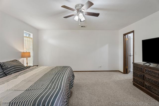 517 Baylor Court, Bartlesville, OK 74006