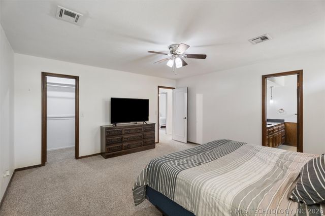 517 Baylor Court, Bartlesville, OK 74006
