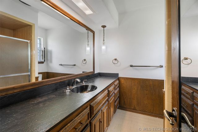 517 Baylor Court, Bartlesville, OK 74006