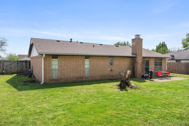 517 Baylor Court, Bartlesville, OK 74006