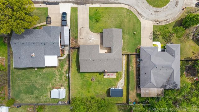 517 Baylor Court, Bartlesville, OK 74006