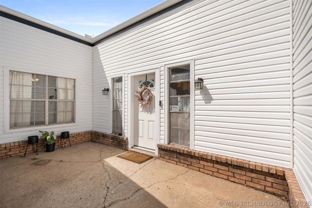 517 Baylor Court, Bartlesville, OK 74006