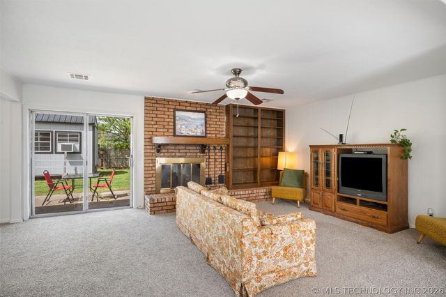 517 Baylor Court, Bartlesville, OK 74006