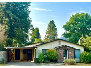 894 E 35TH Ave, Eugene, OR 97405