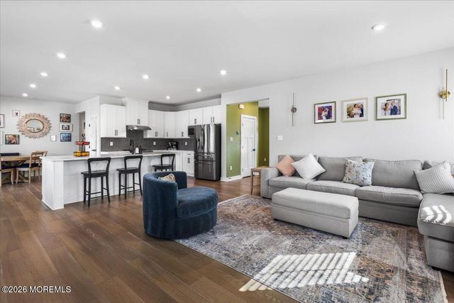 7 Patriot Street, Farmingdale, NJ 07727
