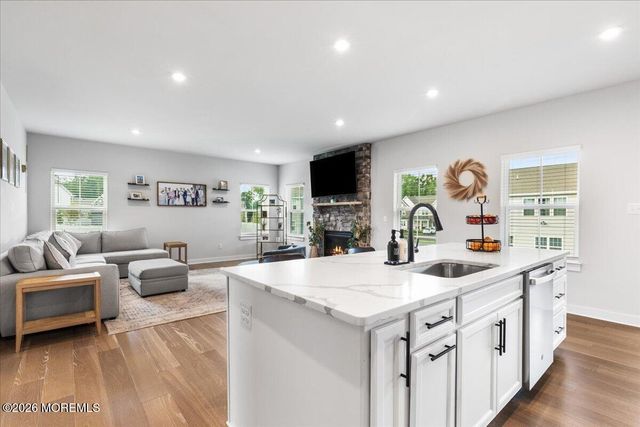 7 Patriot Street, Farmingdale, NJ 07727