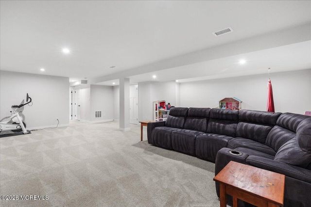 7 Patriot Street, Farmingdale, NJ 07727