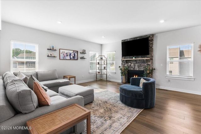 7 Patriot Street, Farmingdale, NJ 07727