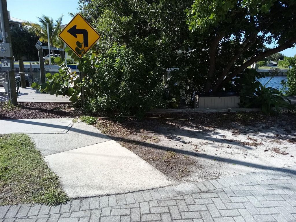 238 85TH STREET 35, HOLMES BEACH, FL 34217 — exterior