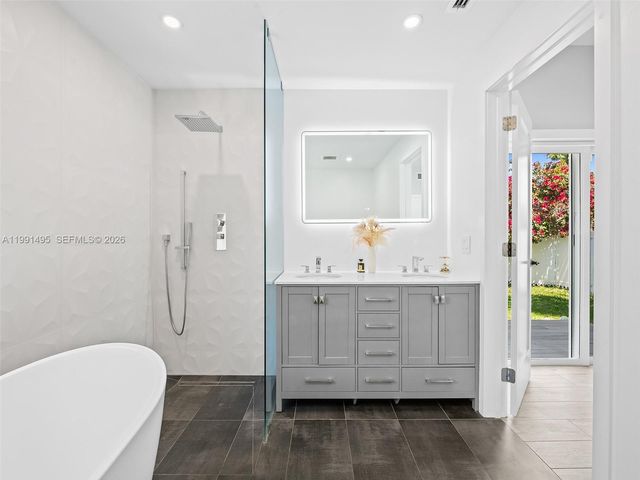 1203 Lincoln St, Hollywood, FL 33019