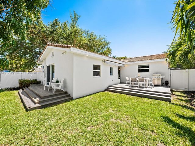 1203 Lincoln St, Hollywood, FL 33019