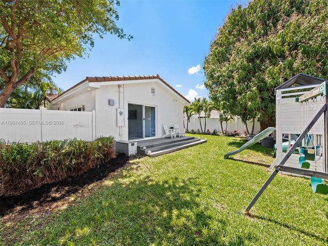 1203 Lincoln St, Hollywood, FL 33019