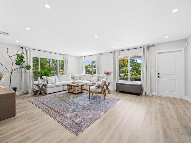 1203 Lincoln St, Hollywood, FL 33019