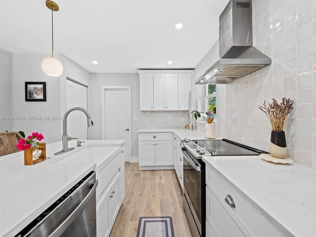 1203 Lincoln St, Hollywood, FL 33019