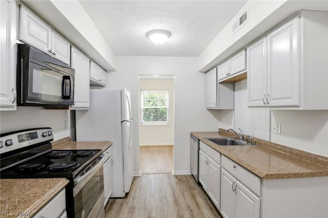 1771 Rolling Hills Drive D, Twinsburg, OH 44087