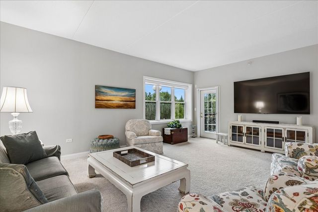 310 E Church Avenue 209, Libertyville, IL 60048