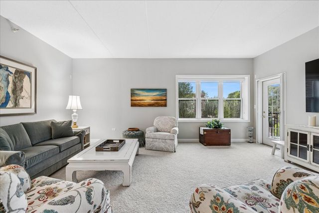 310 E Church Avenue 209, Libertyville, IL 60048