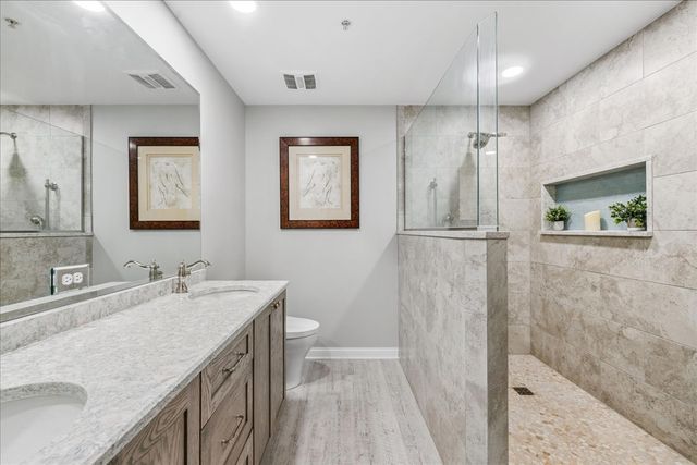 310 E Church Avenue 209, Libertyville, IL 60048