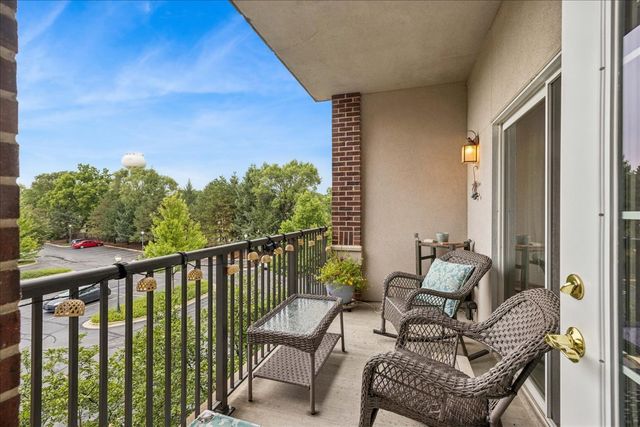 310 E Church Avenue 209, Libertyville, IL 60048