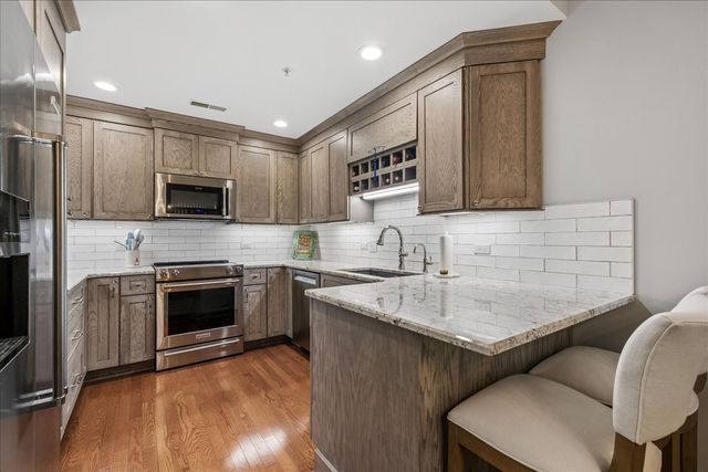 310 E Church Avenue 209, Libertyville, IL 60048