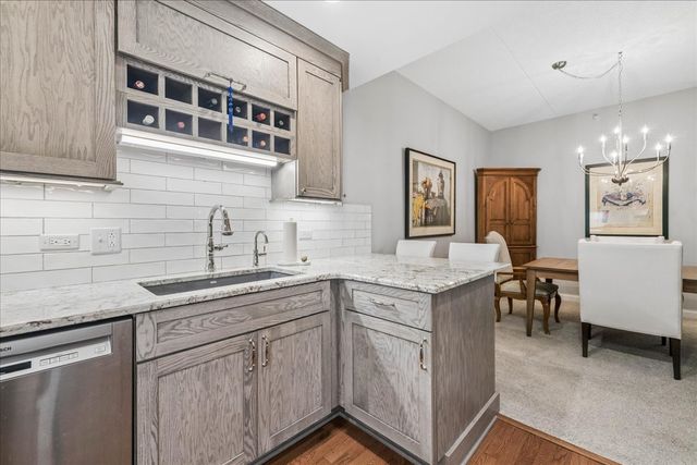 310 E Church Avenue 209, Libertyville, IL 60048
