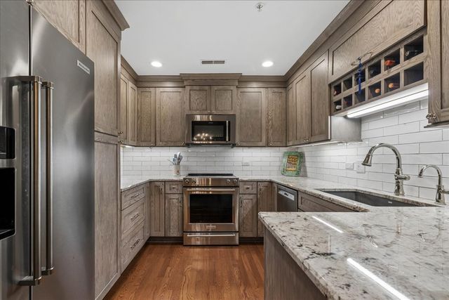 310 E Church Avenue 209, Libertyville, IL 60048