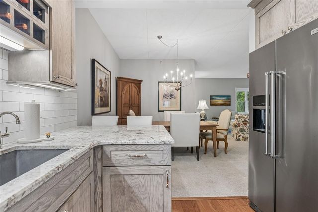 310 E Church Avenue 209, Libertyville, IL 60048