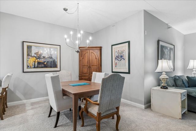 310 E Church Avenue 209, Libertyville, IL 60048