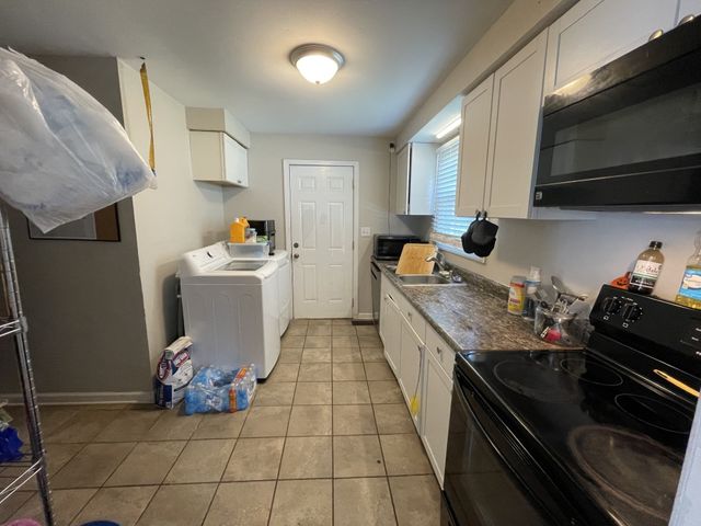 824 Country Club Dr, Clarksville, TN 37043