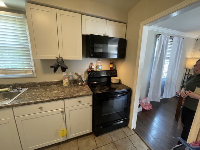 824 Country Club Dr, Clarksville, TN 37043