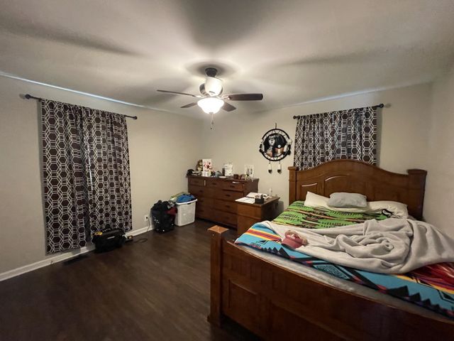 824 Country Club Dr, Clarksville, TN 37043