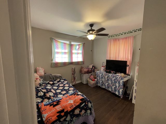 824 Country Club Dr, Clarksville, TN 37043